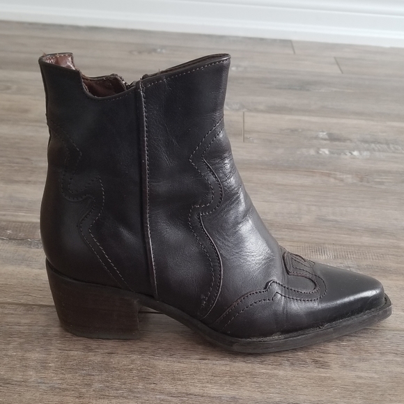 Buffalo Leather Boots - Picture 4 of 5